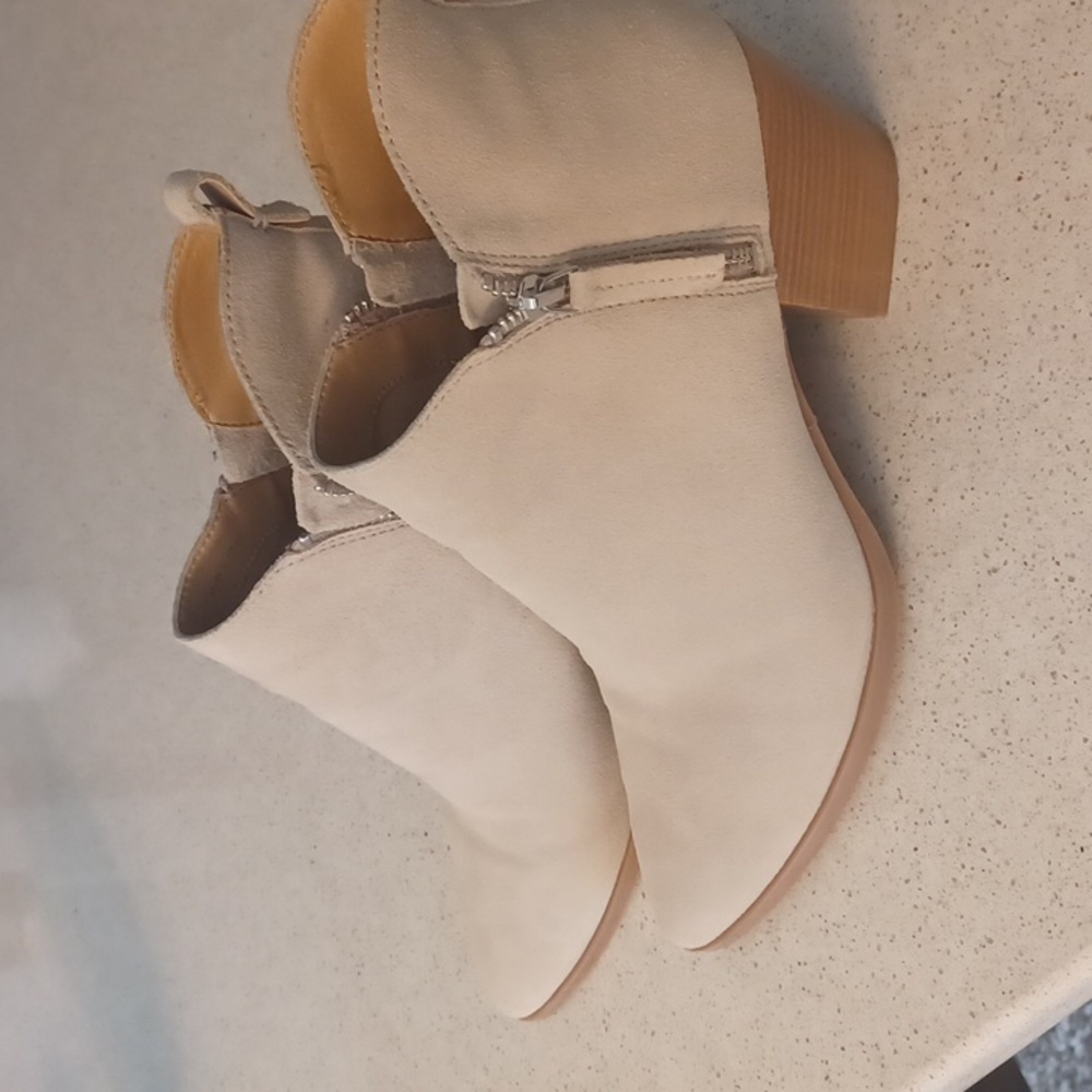 Heeled Boots - Picture 4 of 7